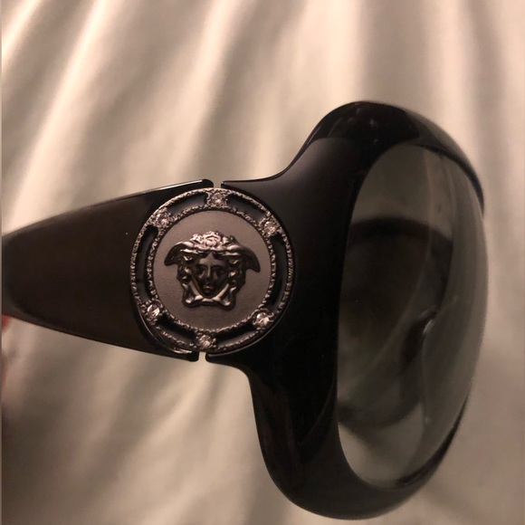 Versace sunglasses - Picture 2 of 5
